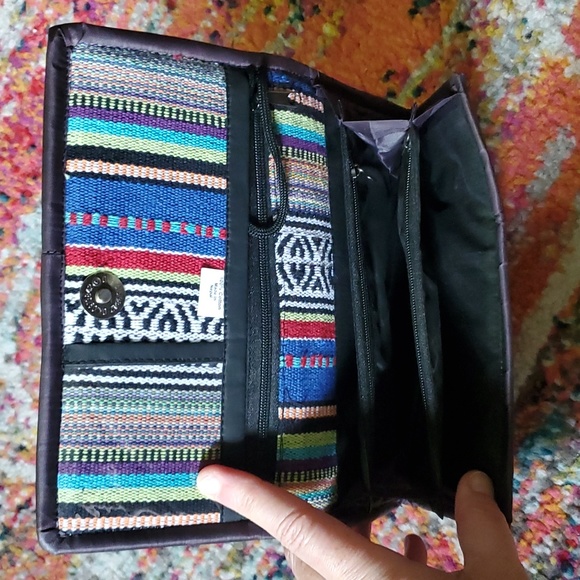 NWOT multicolored wallet with woven fabric - Picture 4 of 13